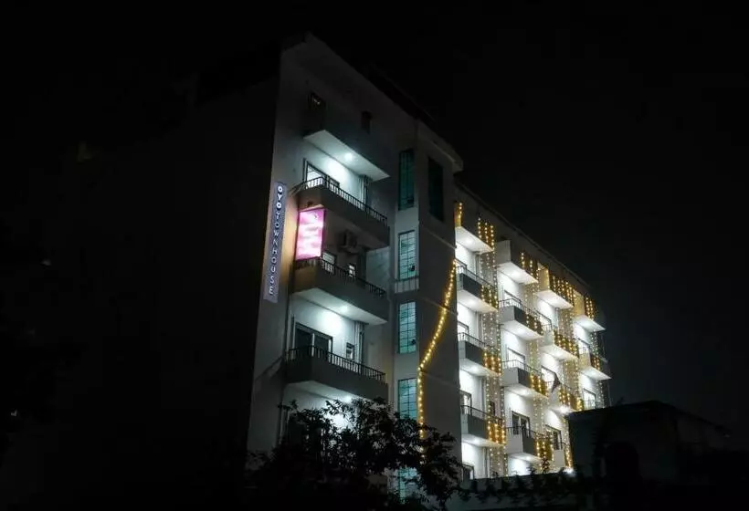 Hotelli Townhouse Navneeta Grand