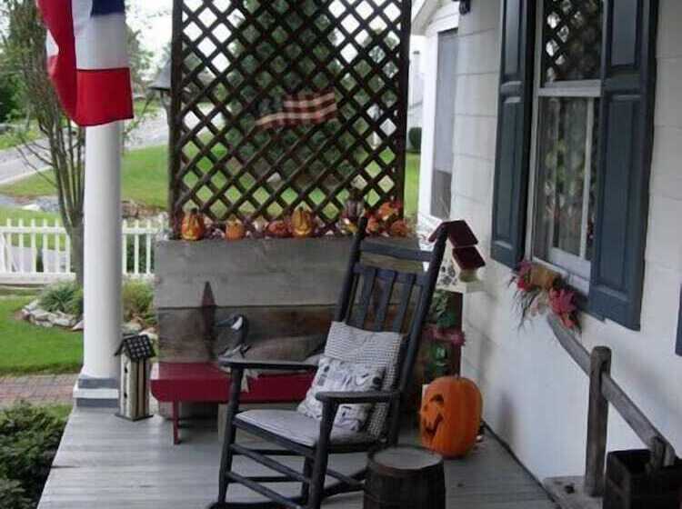 1825 Inn Bed And Breakfast