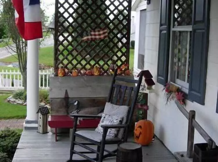 1825 Inn Bed And Breakfast