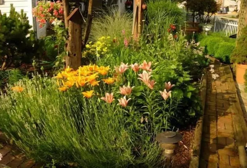 1825 Inn Bed And Breakfast