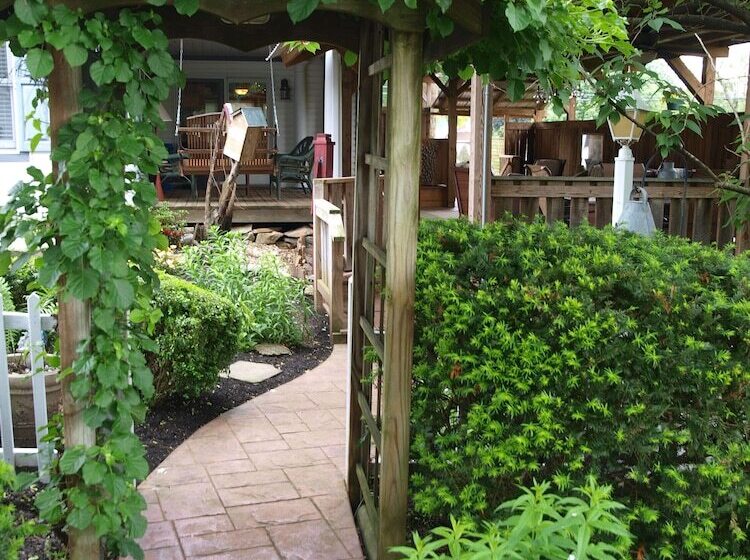 1825 Inn Bed And Breakfast