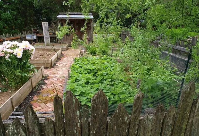 1825 Inn Bed And Breakfast