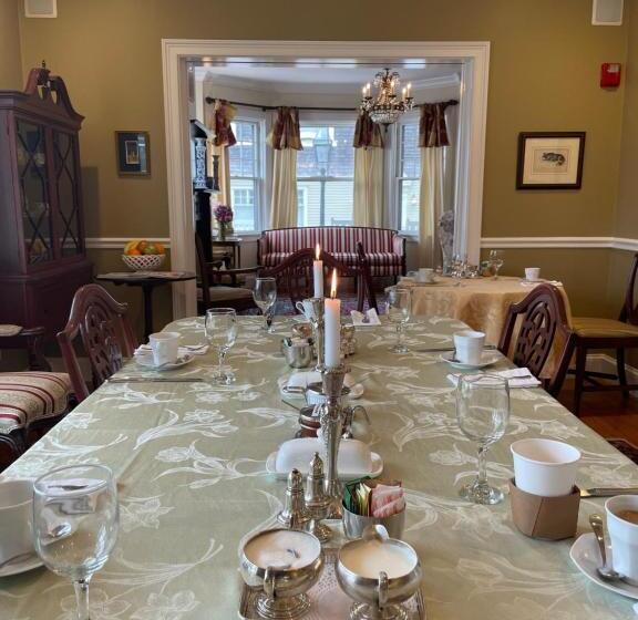 Almondy Inn Bed & Breakfast