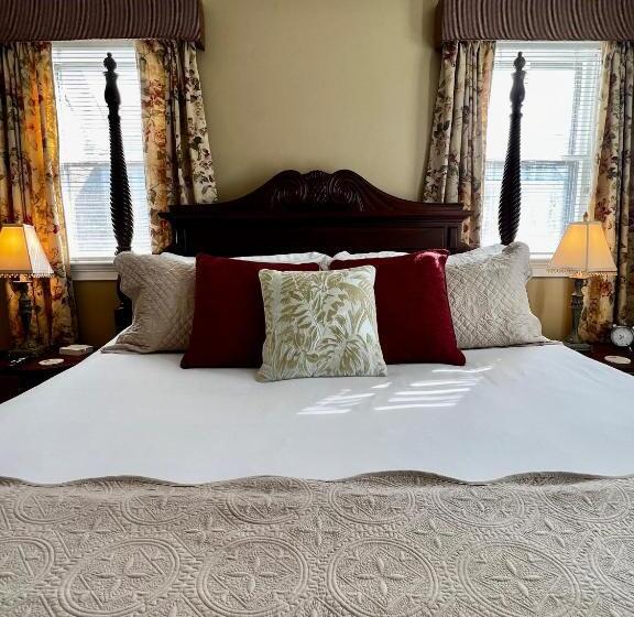 Almondy Inn Bed & Breakfast