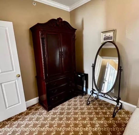 Almondy Inn Bed & Breakfast