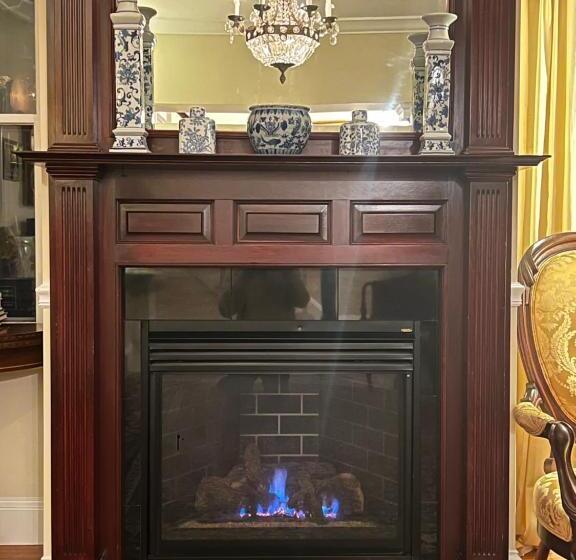 Almondy Inn Bed & Breakfast