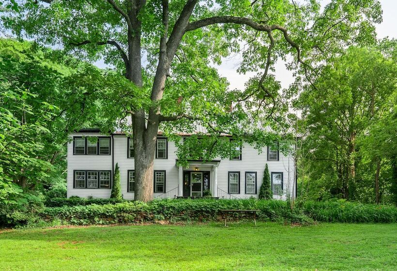 مبيت وإفطار Black Mountain Inn