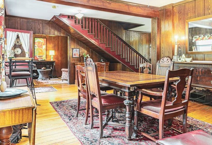 مبيت وإفطار Black Mountain Inn