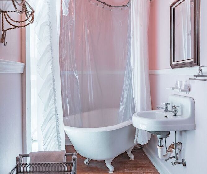 مبيت وإفطار Black Mountain Inn