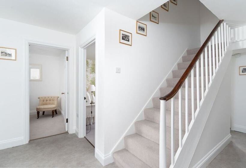 مبيت وإفطار Camilla House Garden Flat