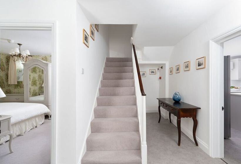 مبيت وإفطار Camilla House Garden Flat