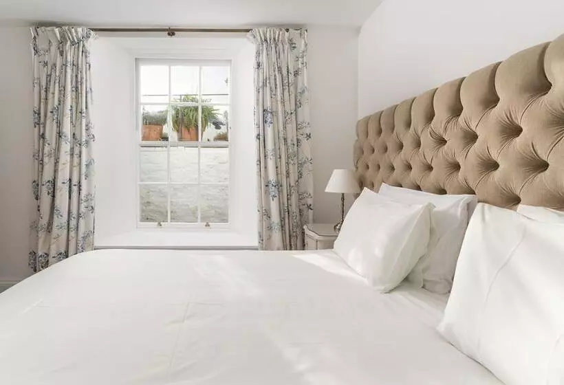 צימר Camilla House Garden Flat