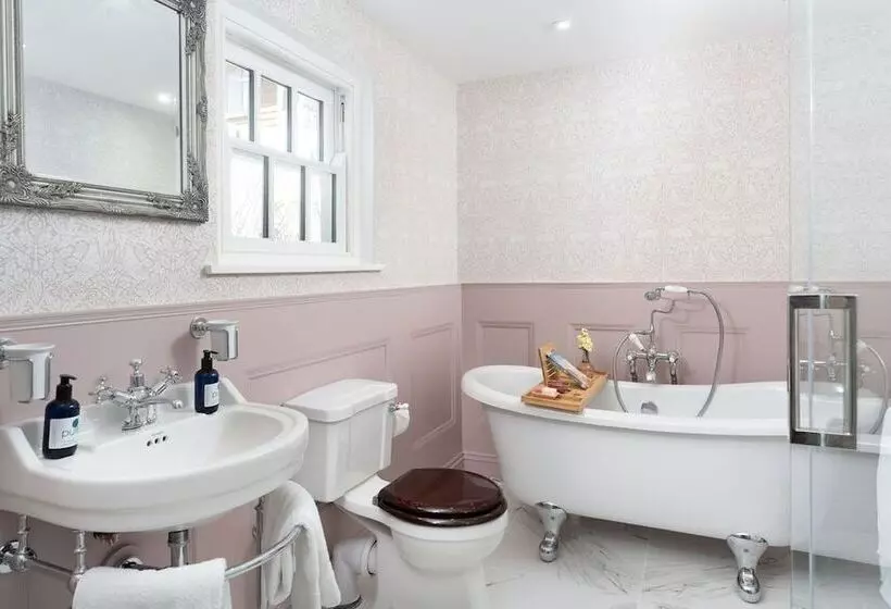 צימר Camilla House Garden Flat