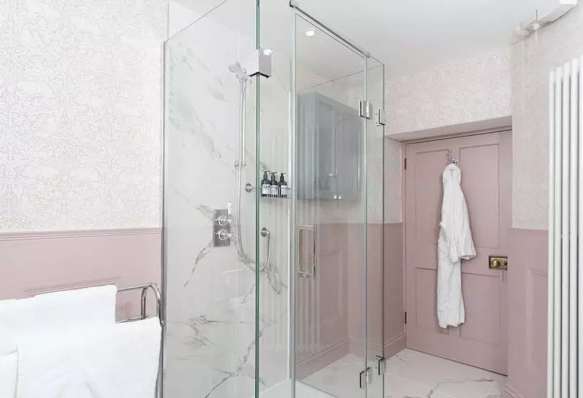 צימר Camilla House Garden Flat