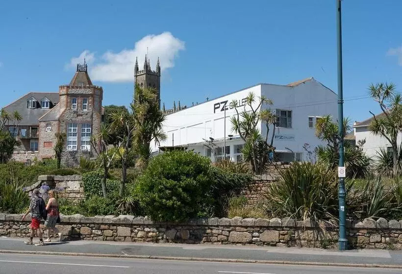 צימר Camilla House Garden Flat