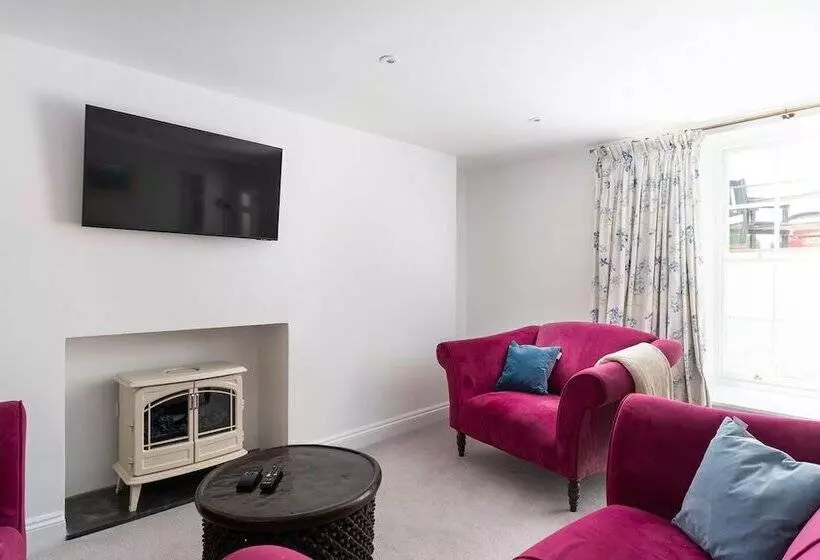 צימר Camilla House Garden Flat