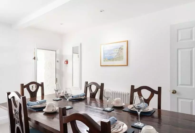 צימר Camilla House Garden Flat