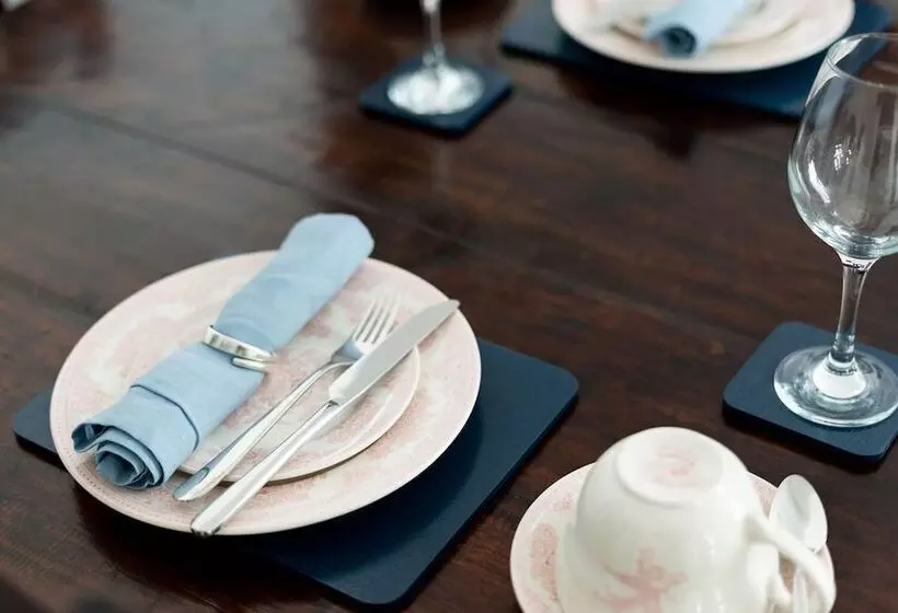 צימר Camilla House Garden Flat