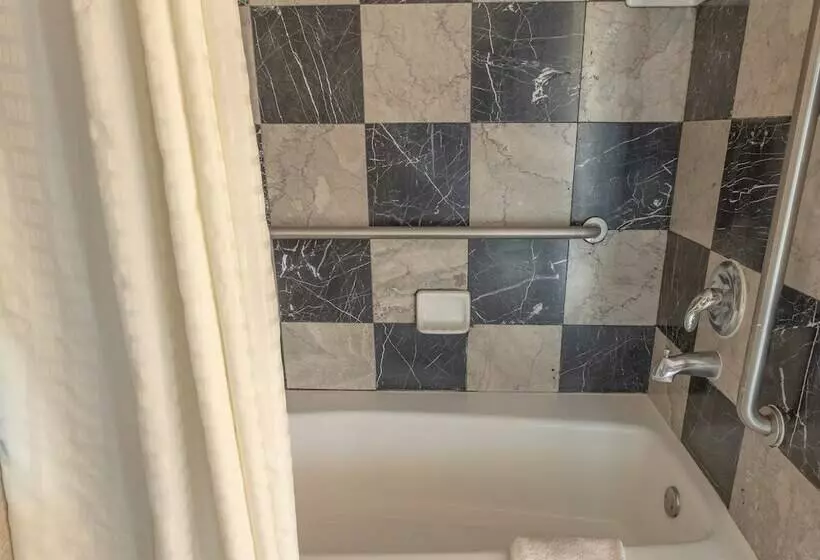 تختخواب و صبحانه Ocean Inn & Suites