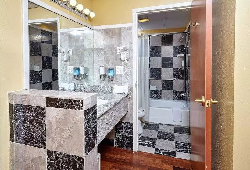 تختخواب و صبحانه Ocean Inn & Suites