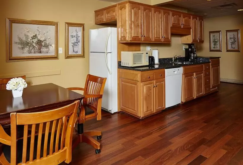 تختخواب و صبحانه Ocean Inn & Suites