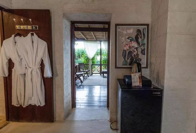 تختخواب و صبحانه Sweetfield Manor