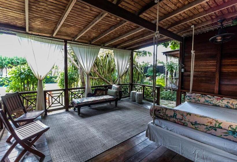 تختخواب و صبحانه Sweetfield Manor