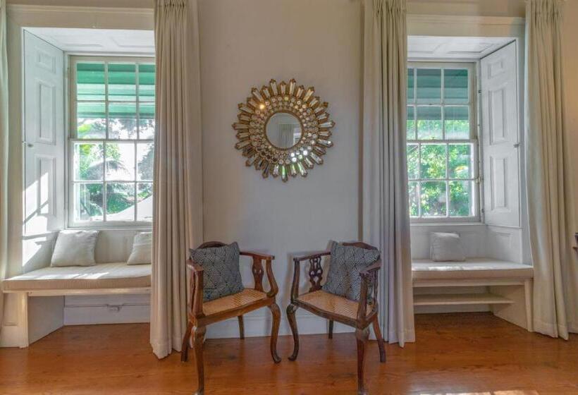 تختخواب و صبحانه Sweetfield Manor