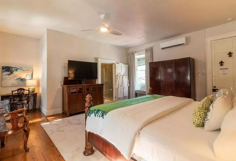 تختخواب و صبحانه Sweetfield Manor