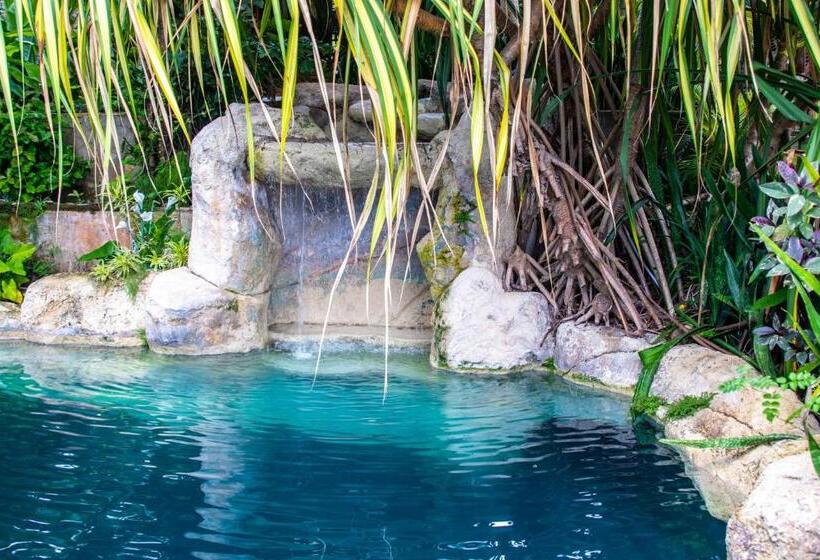 تختخواب و صبحانه Sweetfield Manor