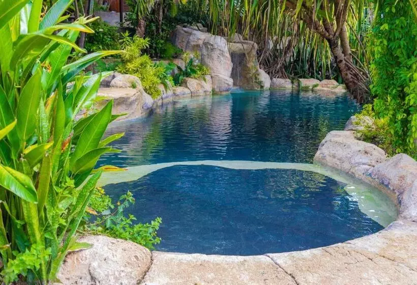 تختخواب و صبحانه Sweetfield Manor