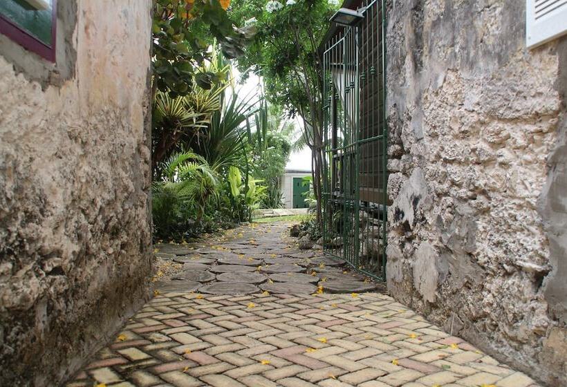 تختخواب و صبحانه Sweetfield Manor