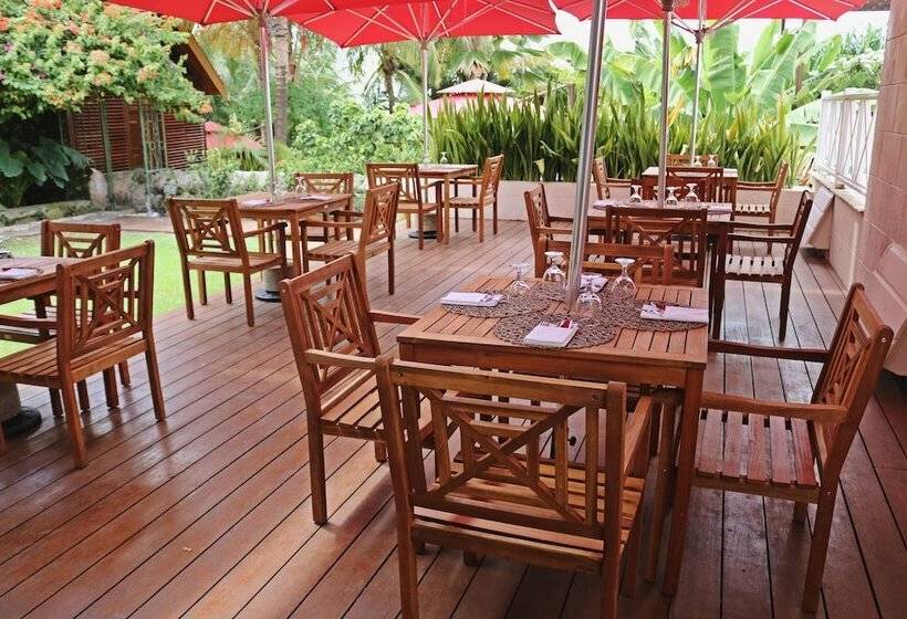 تختخواب و صبحانه Sweetfield Manor