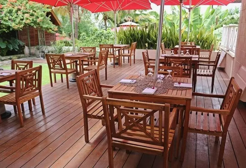 تختخواب و صبحانه Sweetfield Manor