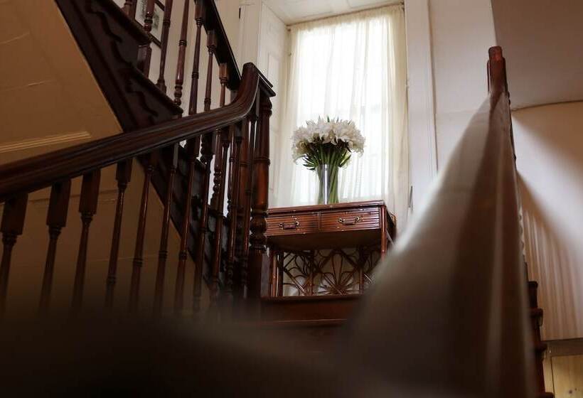 تختخواب و صبحانه Sweetfield Manor