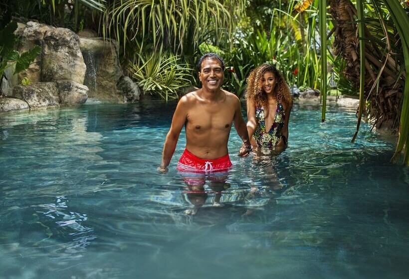 تختخواب و صبحانه Sweetfield Manor