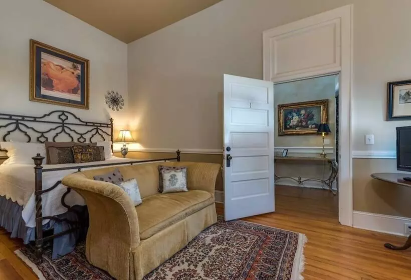 ベッドアンドブレックファースト The Firehouse Inn