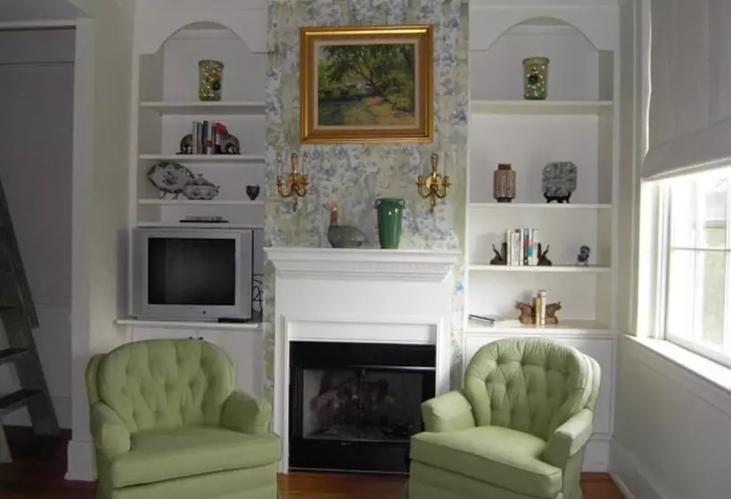 ベッドアンドブレックファースト The Firehouse Inn