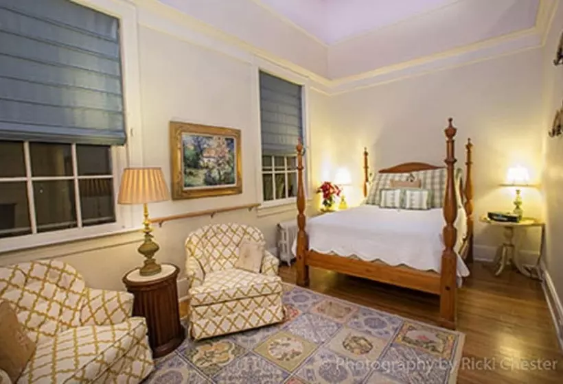 ベッドアンドブレックファースト The Firehouse Inn