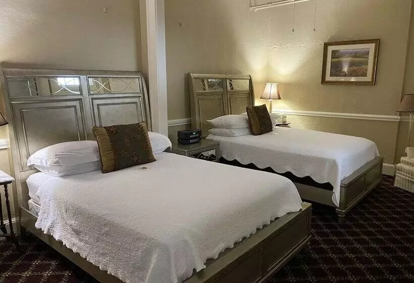 ベッドアンドブレックファースト The Firehouse Inn