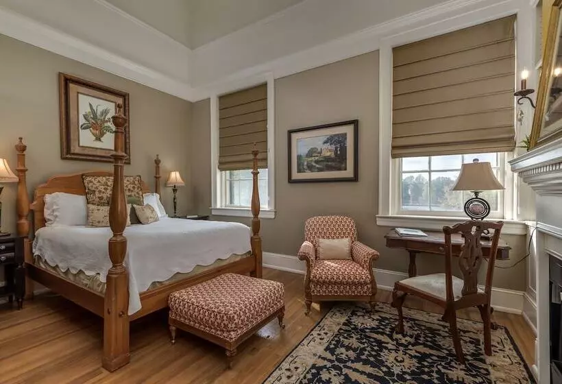 ベッドアンドブレックファースト The Firehouse Inn