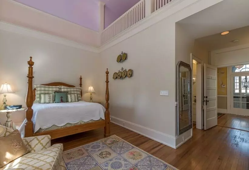 ベッドアンドブレックファースト The Firehouse Inn