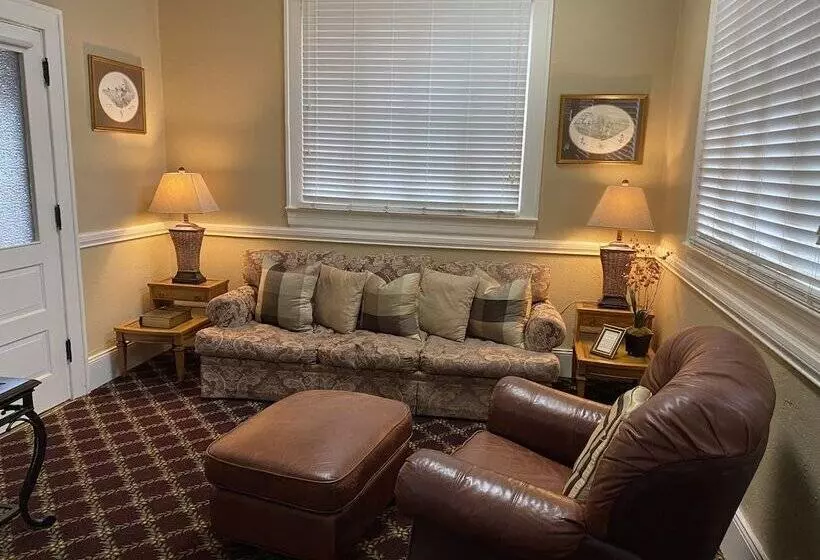 ベッドアンドブレックファースト The Firehouse Inn