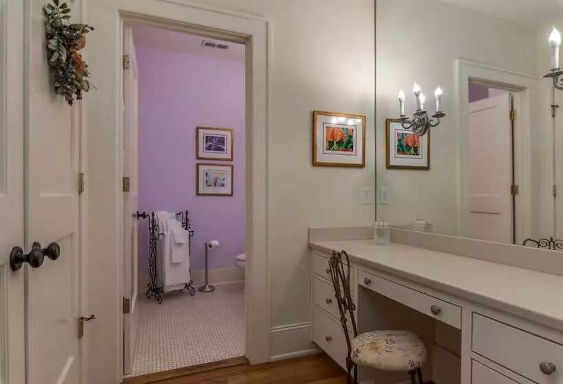 ベッドアンドブレックファースト The Firehouse Inn