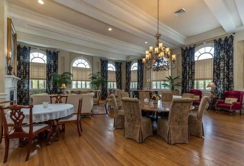 ベッドアンドブレックファースト The Firehouse Inn