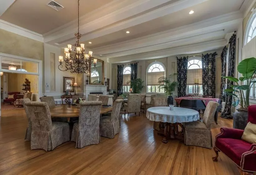 ベッドアンドブレックファースト The Firehouse Inn