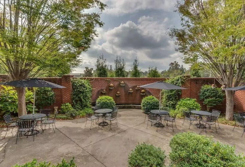 ベッドアンドブレックファースト The Firehouse Inn