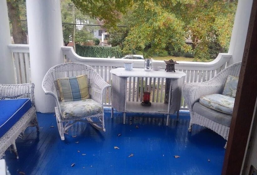 민박 The Inn At Brevard