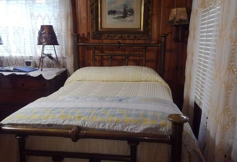 민박 The Inn At Brevard