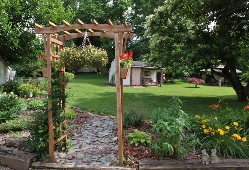 The Pines Of Dresden B&b